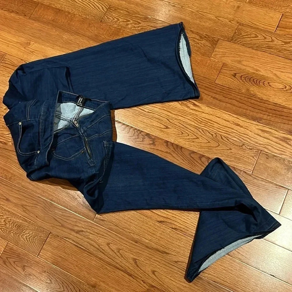 FOREVER 21 High Waisted, Flared, Dark Blue Wash Sz 30 - Picture 13 of 15